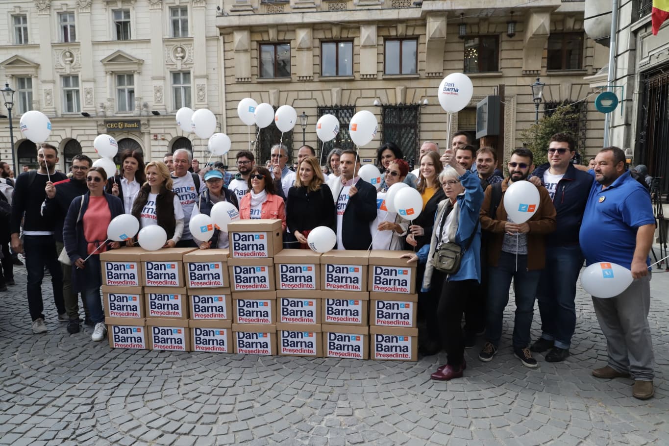 Dan Barna și-a depus candidatura la prezidențiale la Biroul Electoral Central. Alianța USR-Plus a strâns aproape 400.000 de semnături
