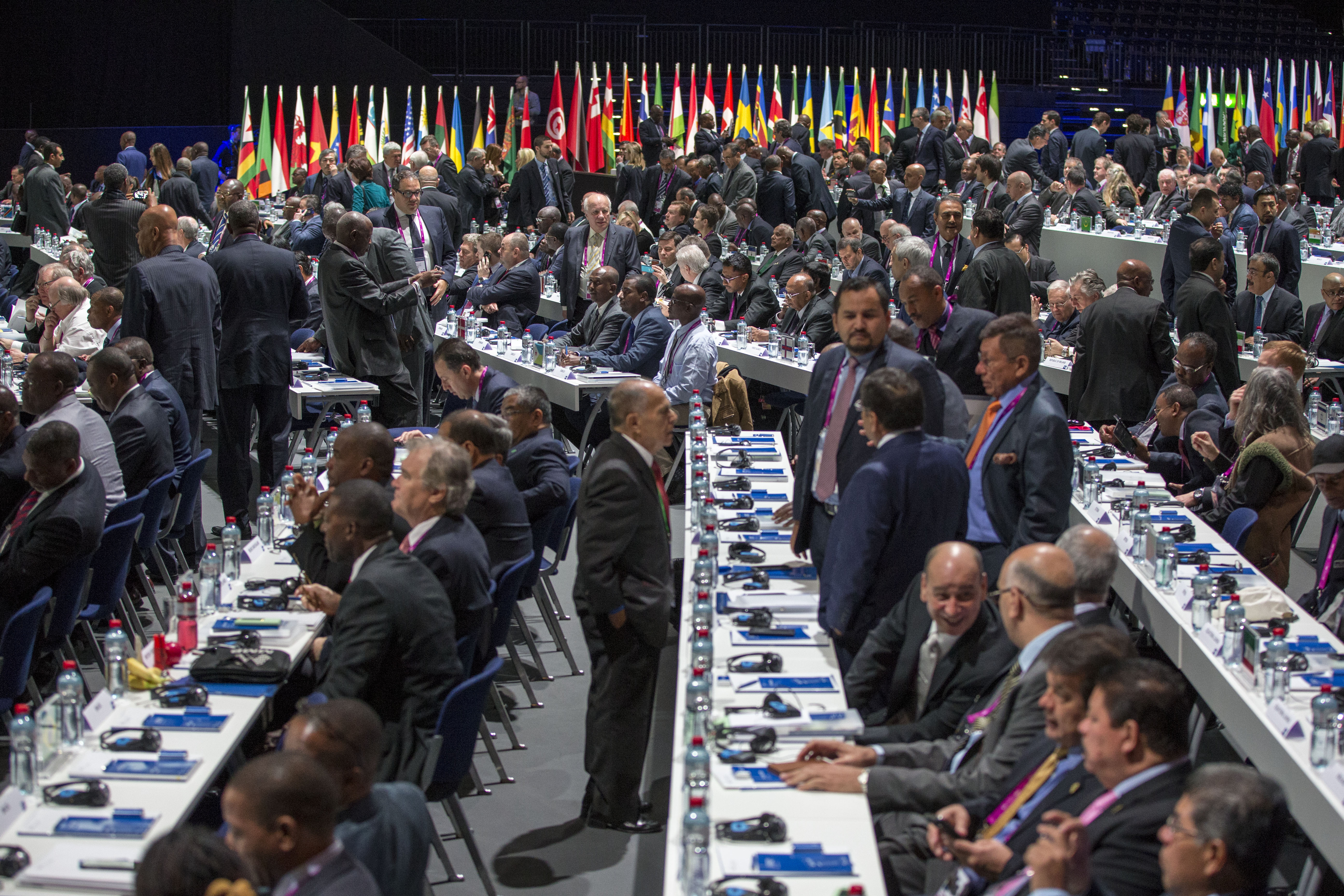 Elvețianul Gianni Infantino este noul șef al FIFA până în 2019. Bosul FRF, Răzvan Burleanu, l-a votat cu două mâini. Lupta s-a decis în turul doi. Primele declarații ale președintelul forului fotbalistic mondial / VIDEO&FOTO