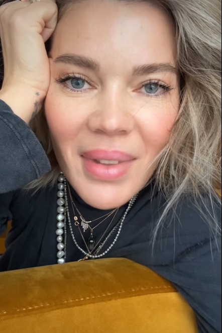 Cum arată Gina Pistol la 43 de ani, după ce și-a făcut un nou tratament estetic la față: „Mi-a pus în frunte botox, mi-a băgat și în bărbie”