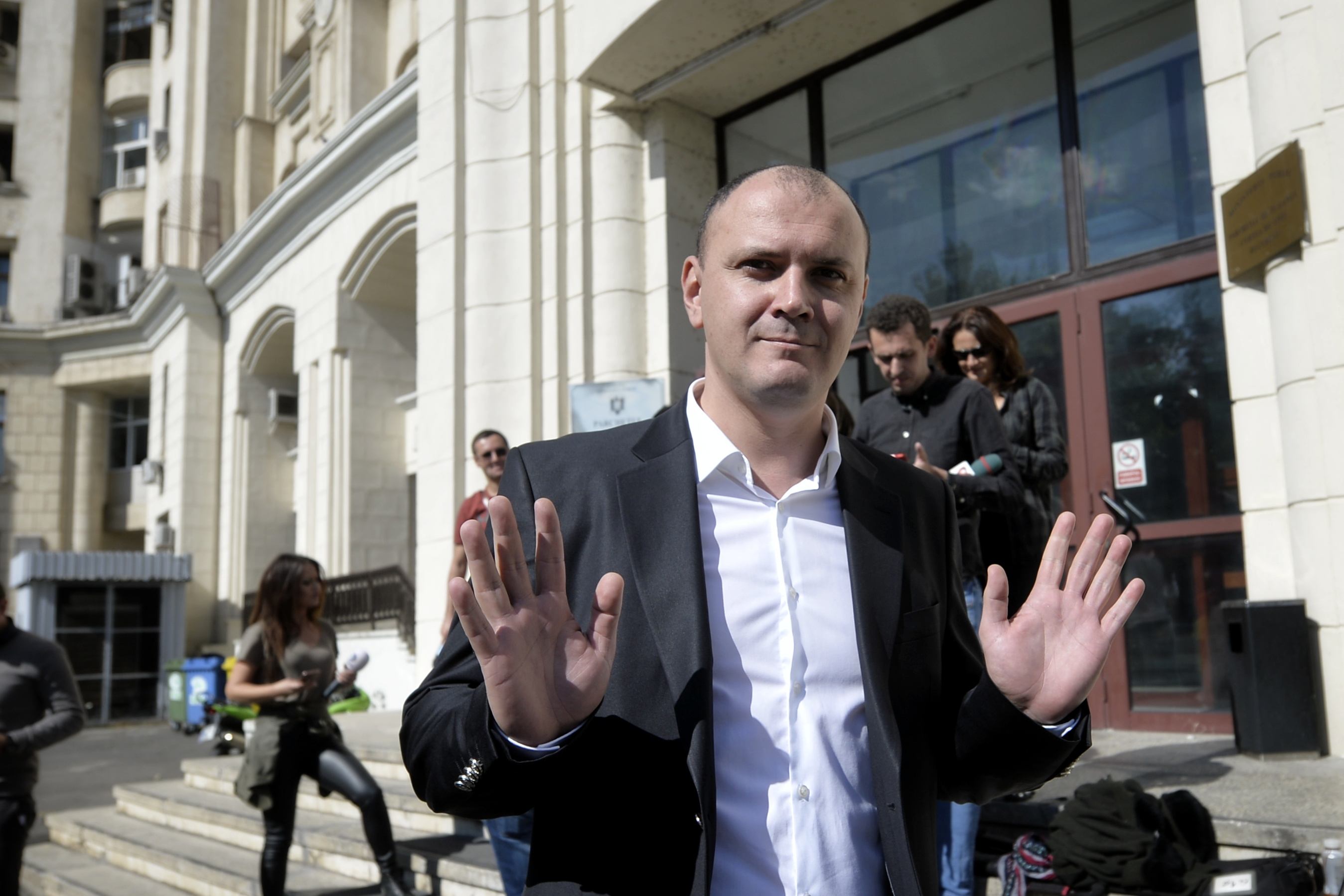 Sebastian Ghiță: spectacolul celor 52 de amânări într-un singur proces de corupție. La următorul termen, faptele vor fi prescrise. „Exilul” inculpatului, început în 2016, poate lua sfârșit