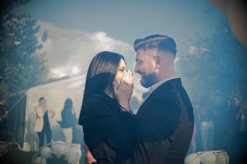 Cum arată soția actorului Silviu Mircescu. Între el și Laura este o diferență de 10 ani