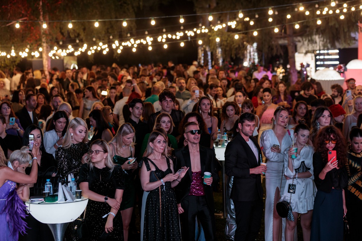 Intră în atmosfera ELLE New Media AWARDS 2022 și descoperă fotografiile surprinse în cadrul evenimentului