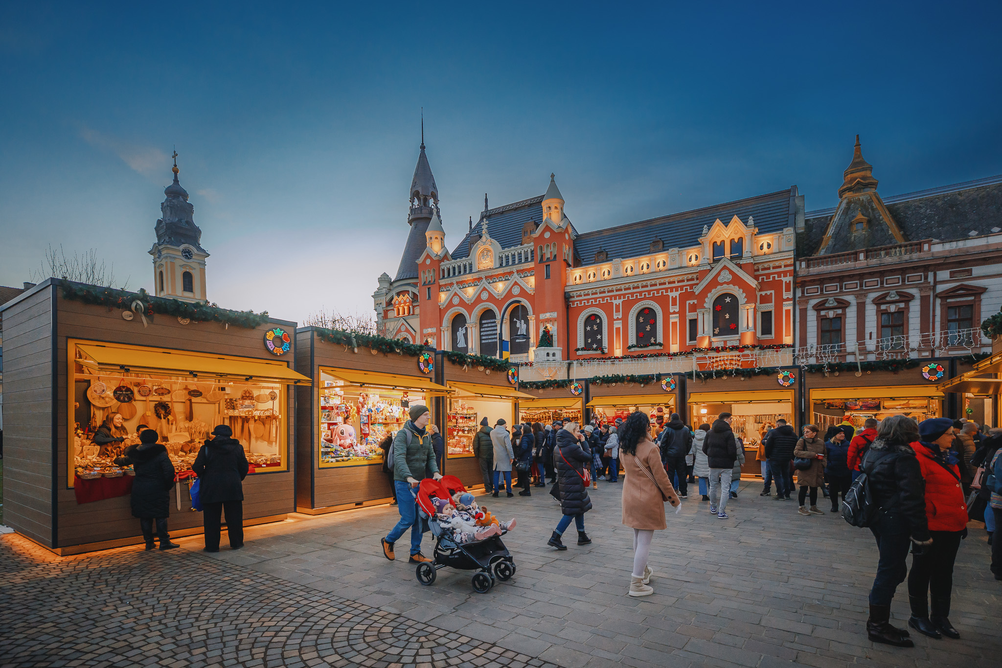 Târgul de Crăciun Oradea 2025. Miza pe artizanatul românesc, cu produse create de meșteșugari + un patinoar de 30 de metri lungime