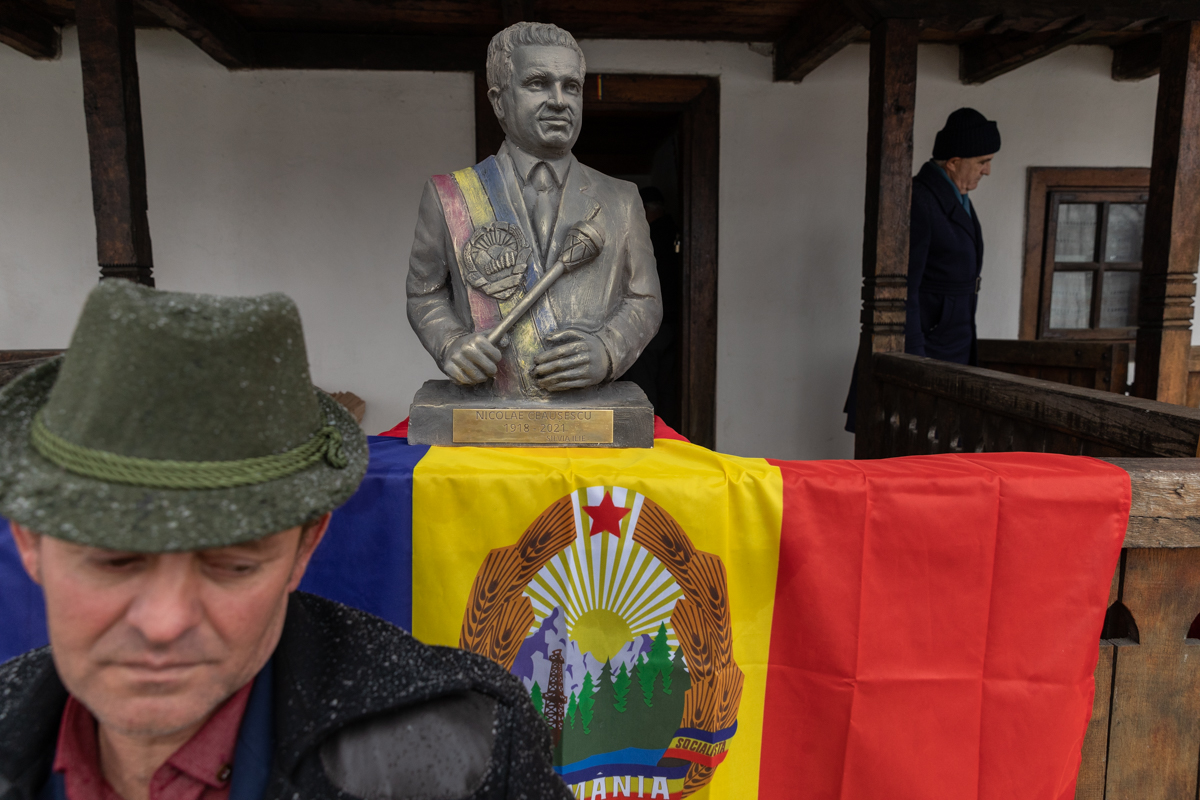 Acasă la Nicolae Ceaușescu, în Scornicești, de ziua fostului dictator. Ode, regrete și un oraș abandonat de oamenii plecați la muncă în afară