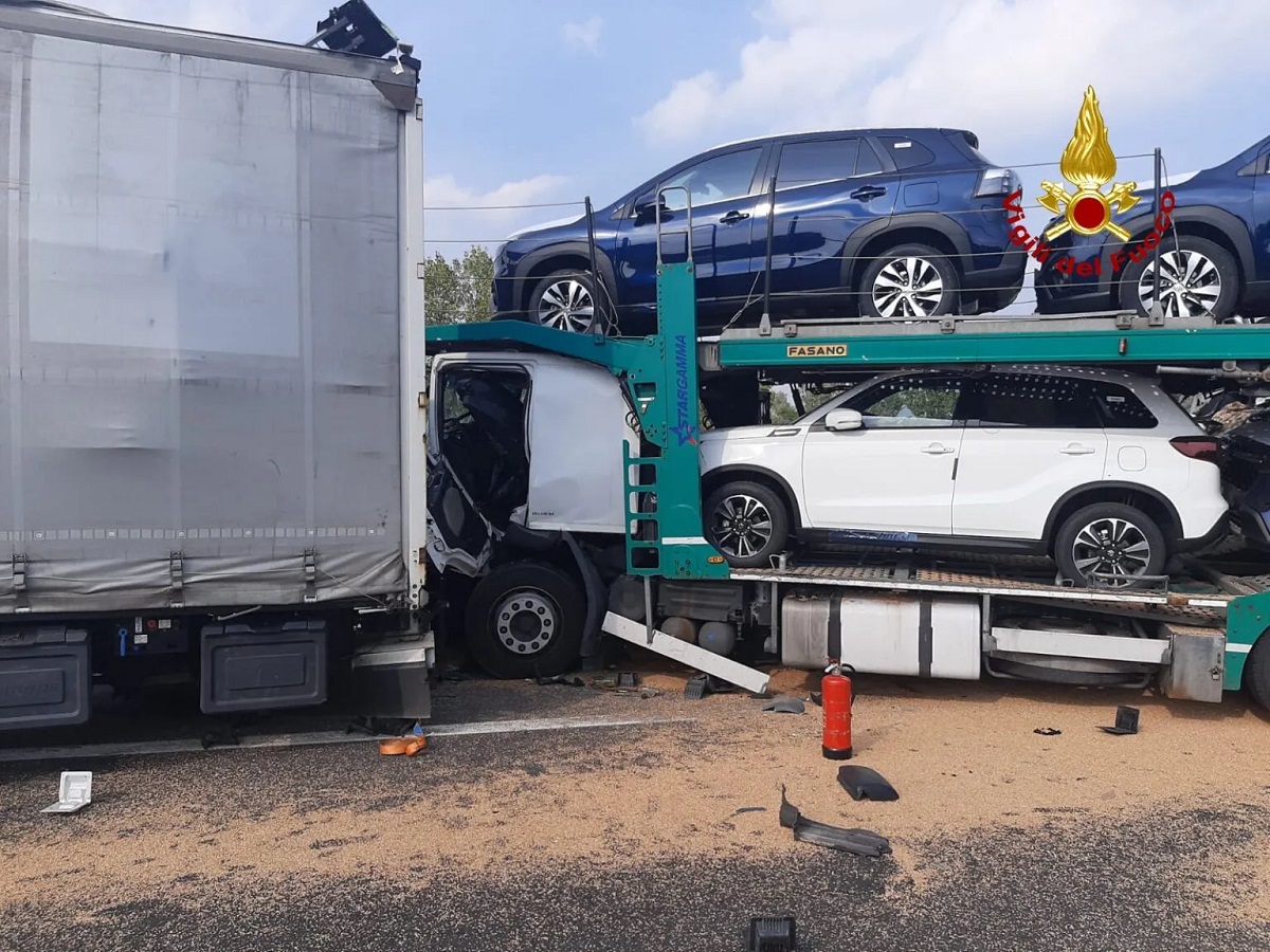 Șofer român de TIR mort, strivit în cabină într-un accident cumplit cu patru camioane, pe viaductul Tagliamento, în Italia