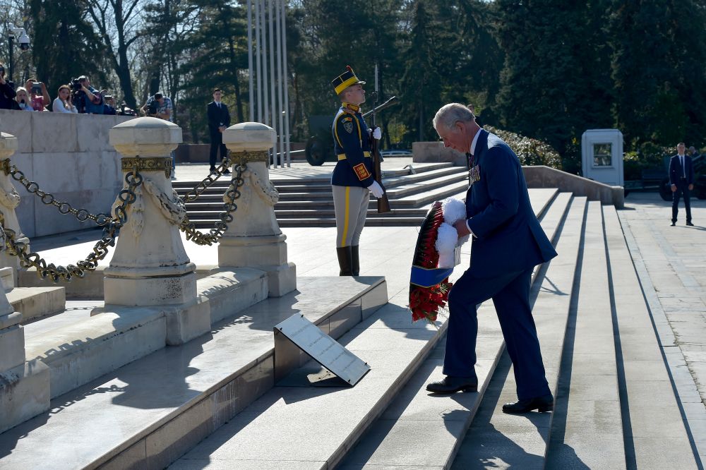VIDEO & FOTO / Prinţul Charles, în România. Moștenitorul Coroanei Britanice a fost decorat de președintele Klaus Iohannis