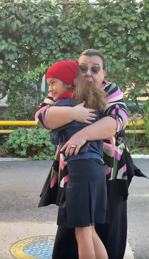 Cât costă ghiozdanul cu care Petra, fiica lui Mădălin Ionescu și a Cristinei Șișcanu, a venit în prima zi de școală