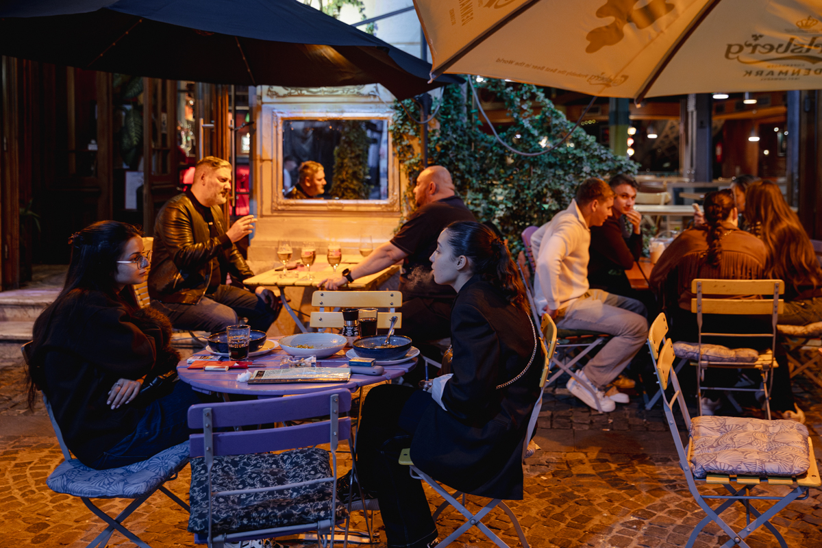 Atmosferă incendiară în Centrul Vechi după concertul lui Max Korzh. Tineri din țări aflate în conflict au petrecut împreună FOTOGALERIE
