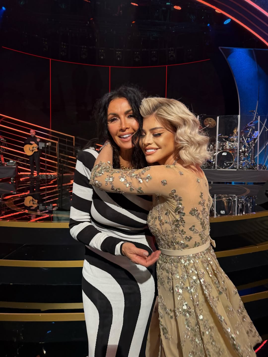 Anastasia Soare și Loredana Groza, show neașteptat la un eveniment din România: „Mă las de sprâncene și mă apuc de cântat!”