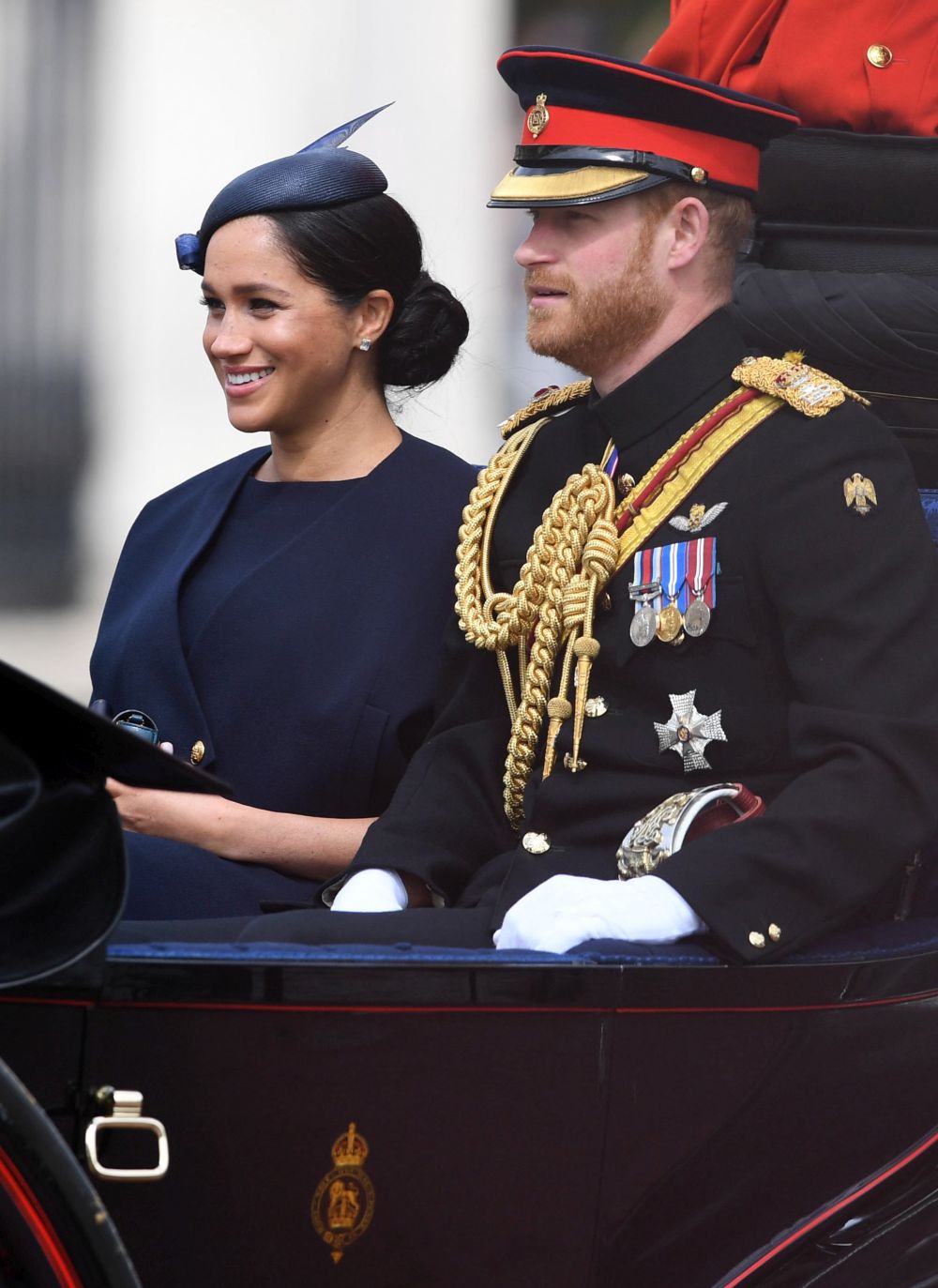 Meghan Markle, prima apariție publică după ce a născut. Ducesa de Sussex și Prințul Harry au participat la parada militară în onoarea Reginei Elisabeta a II-a / FOTO&VIDEO