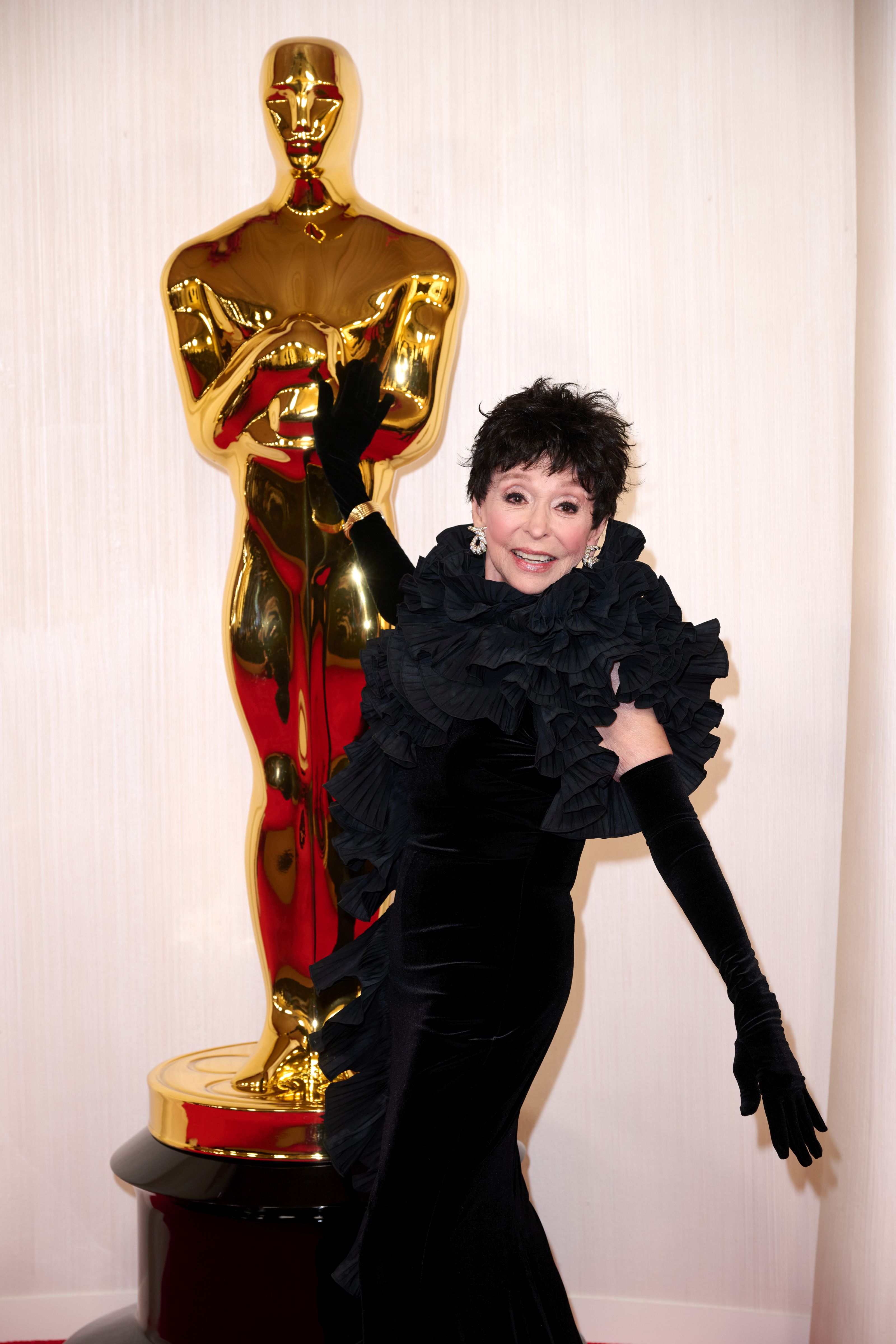 Vedete pe covorul roșu la Premiile Oscar 2024. Ce ținute au ales celebritățile