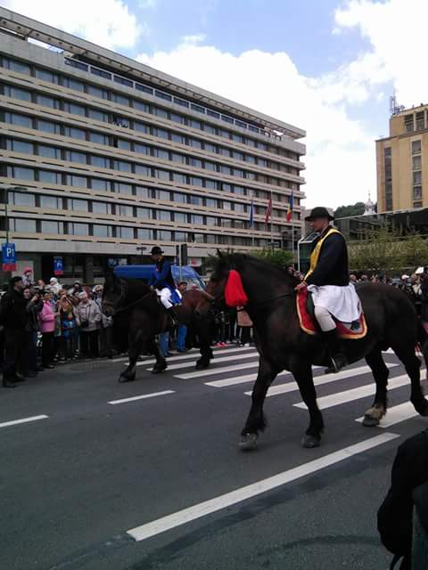 Mii de oameni au asistat la Parada Junilor la Brașov | GALERIE FOTO