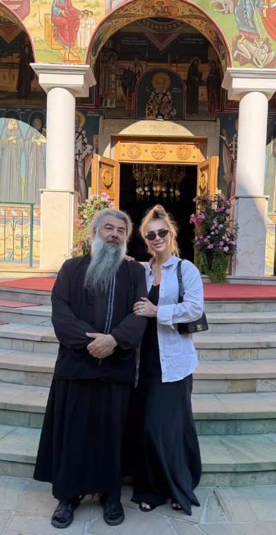 Anamaria Prodan, pelerinaj la mănăstirile din Moldova. Cu cine s-a întâlnit la Mănăstirea Nechit