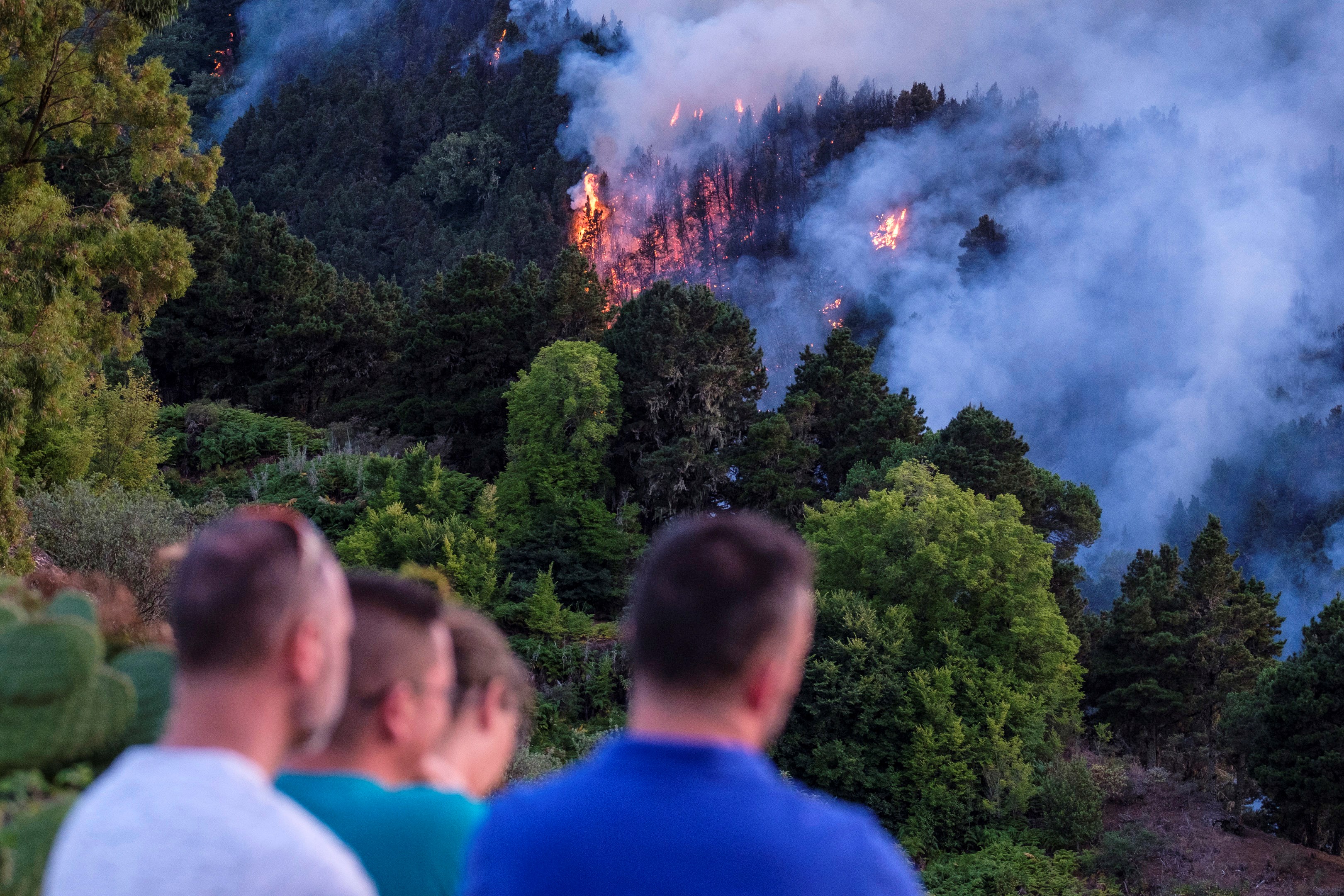 Peste 2.000 de persoane au fost evacuate, după ce un nou incendiu de pădure a izbucnit pe insula Gran Canaria. Pompierii abia localizaseră un focar, în urmă cu 5 zile