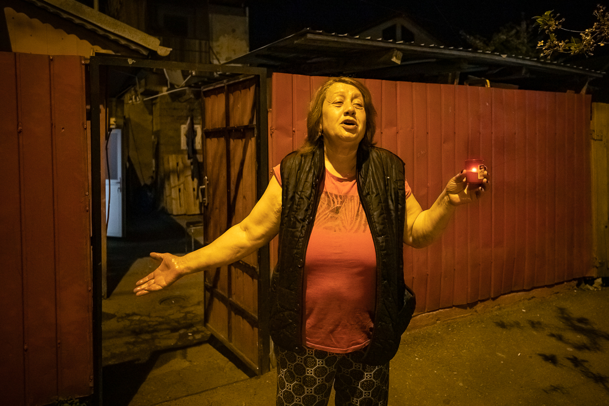 REPORTAJ. În Voluntariul credincioșilor Pandele și Firea, Lumina sfântă a venit de două ori: “Mulțumim frumos la domnu' și la doamna primar”