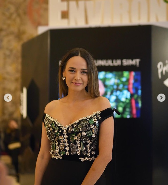 Corsetul purtat de Andreea Raicu la Premiile Gopo 2024 a fost realizat din piesele unui calculator: „Deșeurile sunt resurse, nu gunoi”