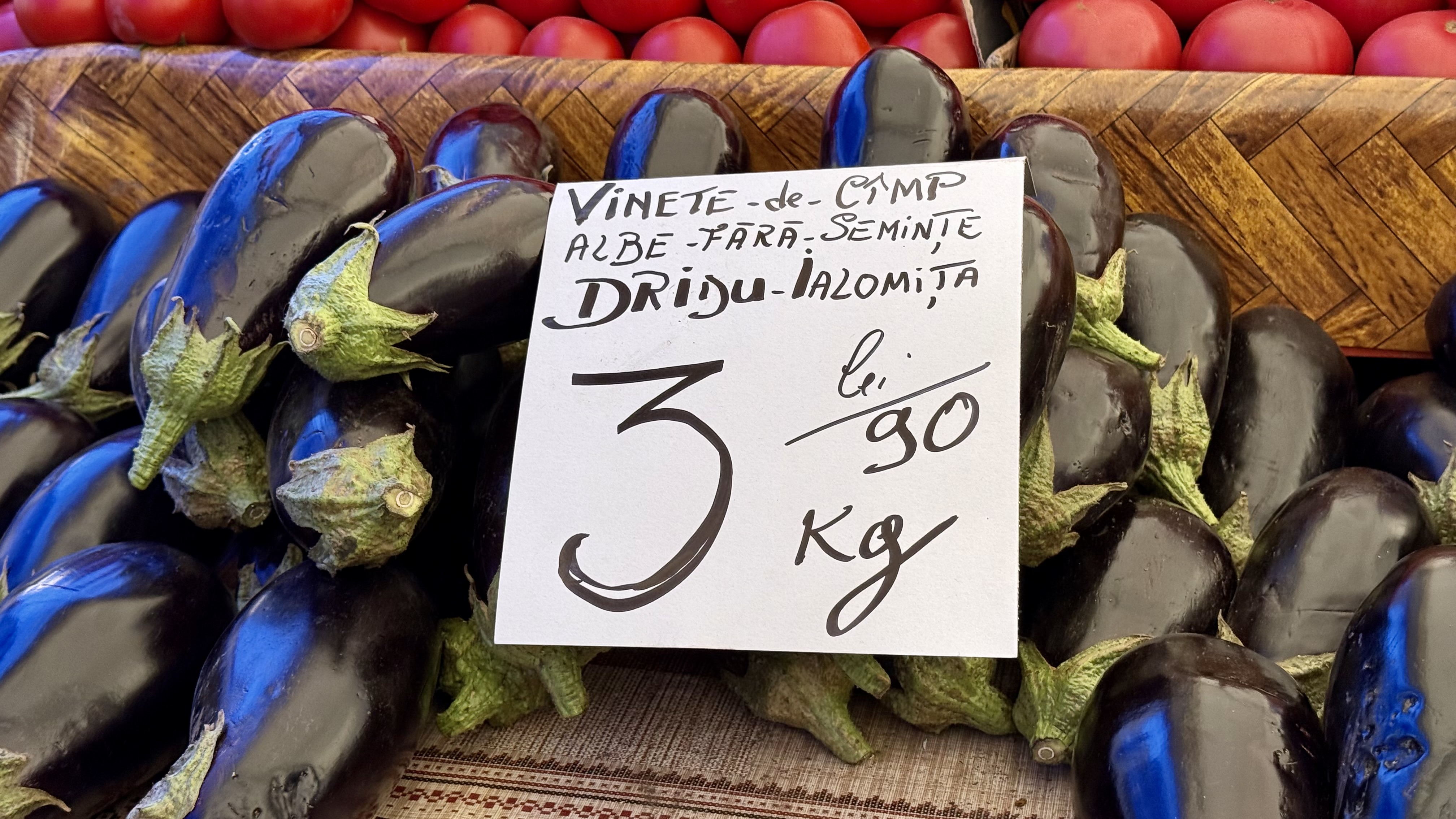 Cât costă kilogramul de vinete în piețe. Românii stau la cozi pentru salata preferată a verii