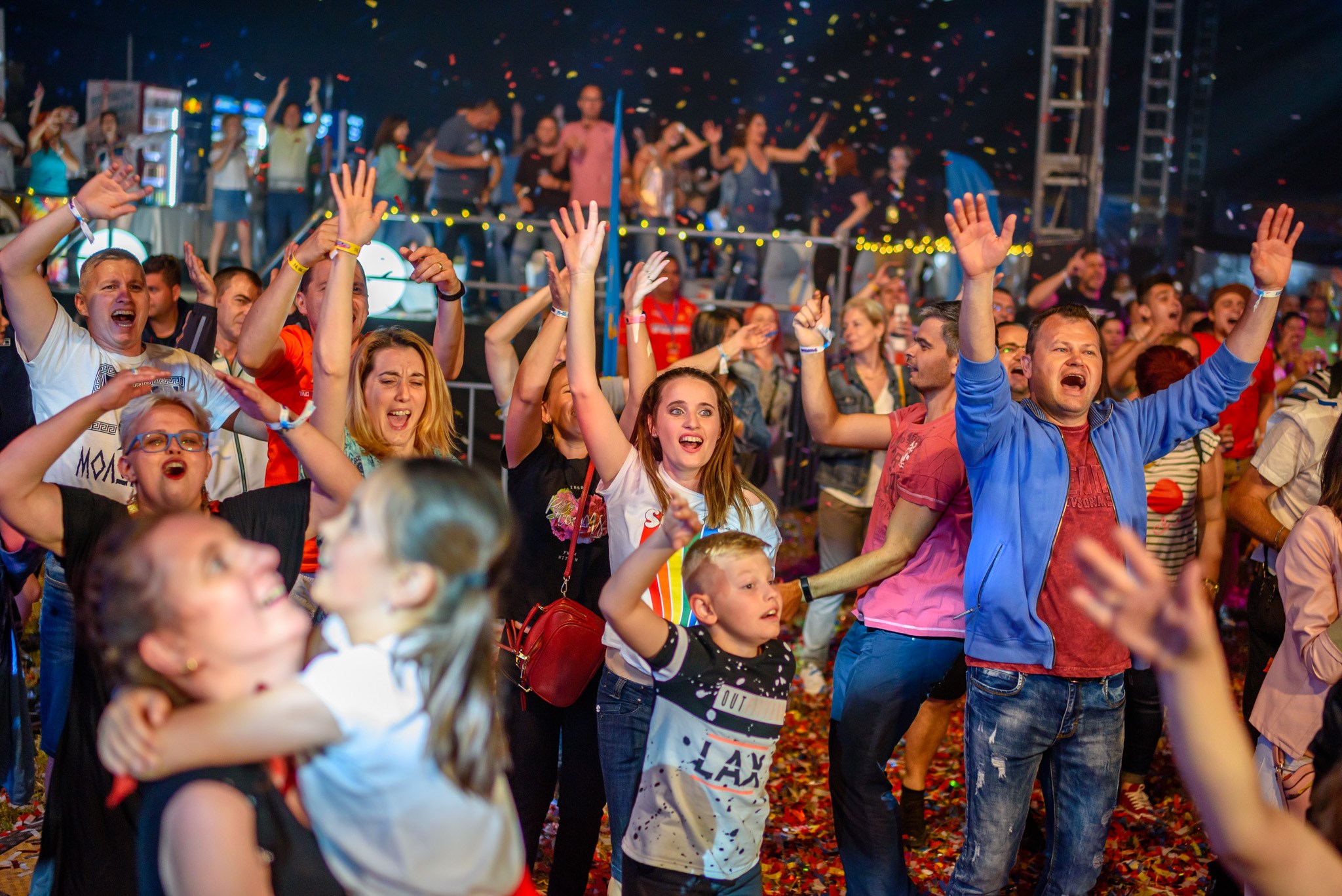 FOTO&VIDEO | La festivalul de la Olteni, Dr. Alban și Snap i-au făcut pe fani să-și rupă hainele de pe ei, Leo Iorga și Compact B i-au emoționat până la lacrimi!
