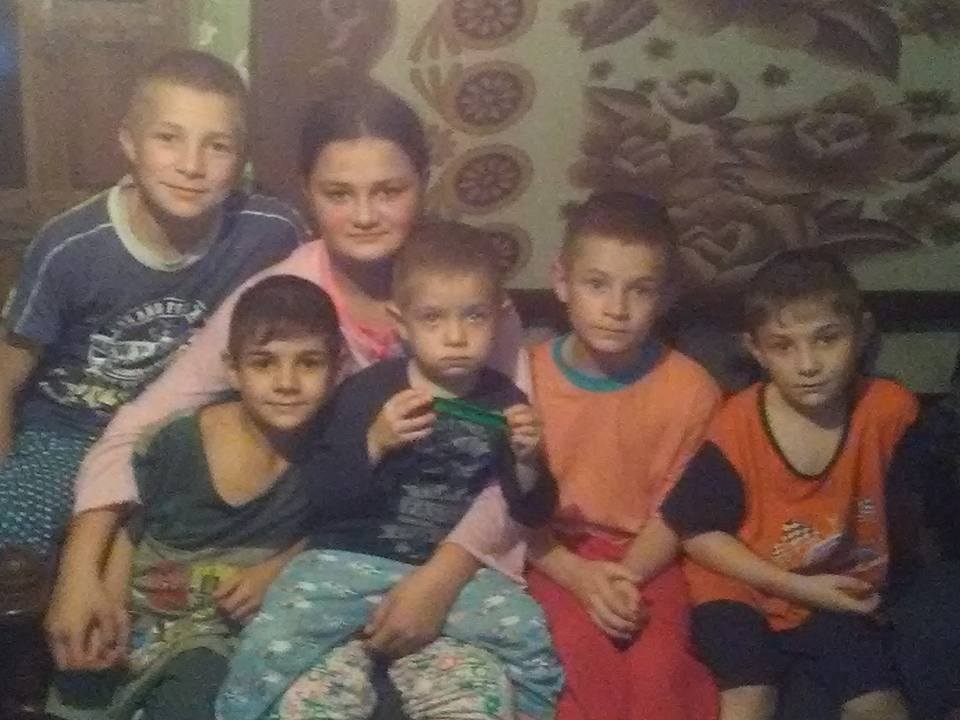 ROMÂNI AI NIMĂNUI. Familie cu nouă copii, lăsată fără alocație de primar. Edilul ia într-o lună cât li se cuvine lor într-un an! - VIDEO
