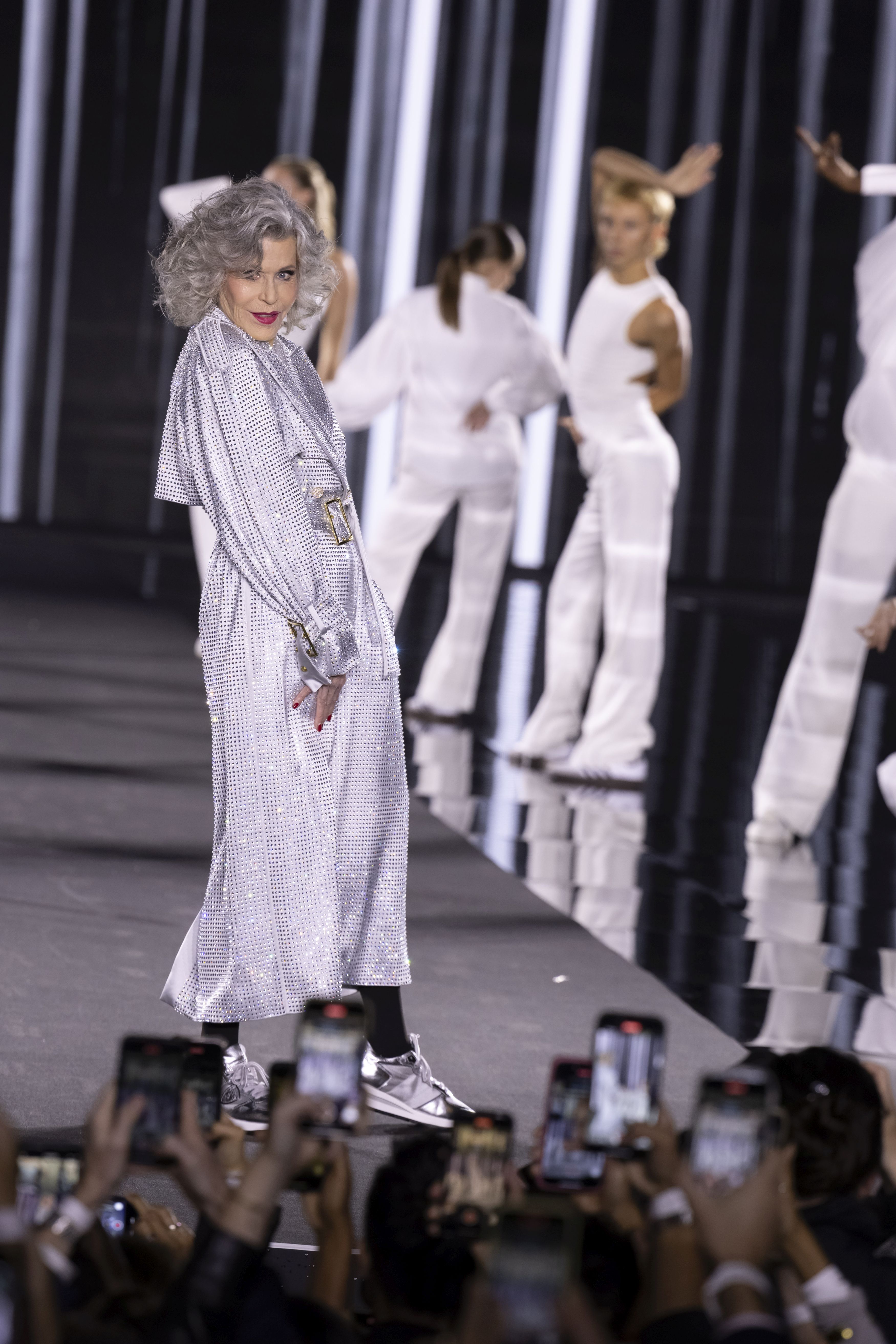 La 86 de ani, actrița Jane Fonda a strălucit în cadrul unui show de modă la Paris I VIDEO