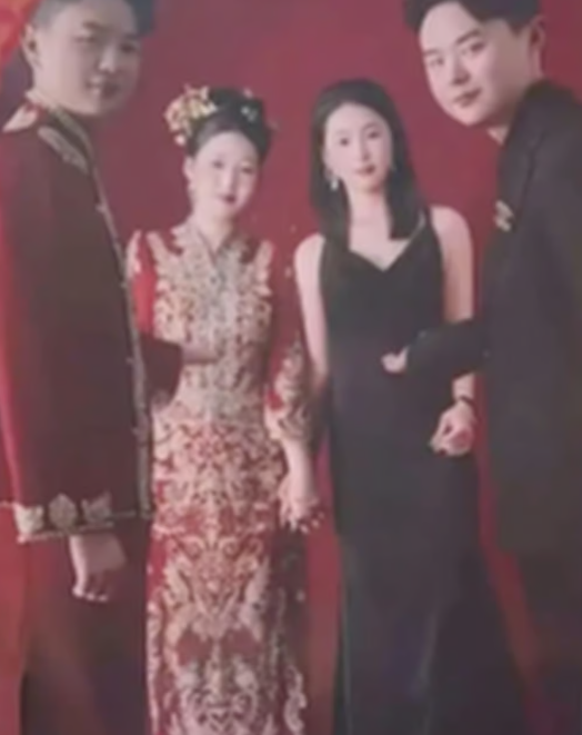 Gemenii s-au căsătorit cu gemene și au și unchi gemeni, nunta virală din China: „Bizar, dar fascinant”