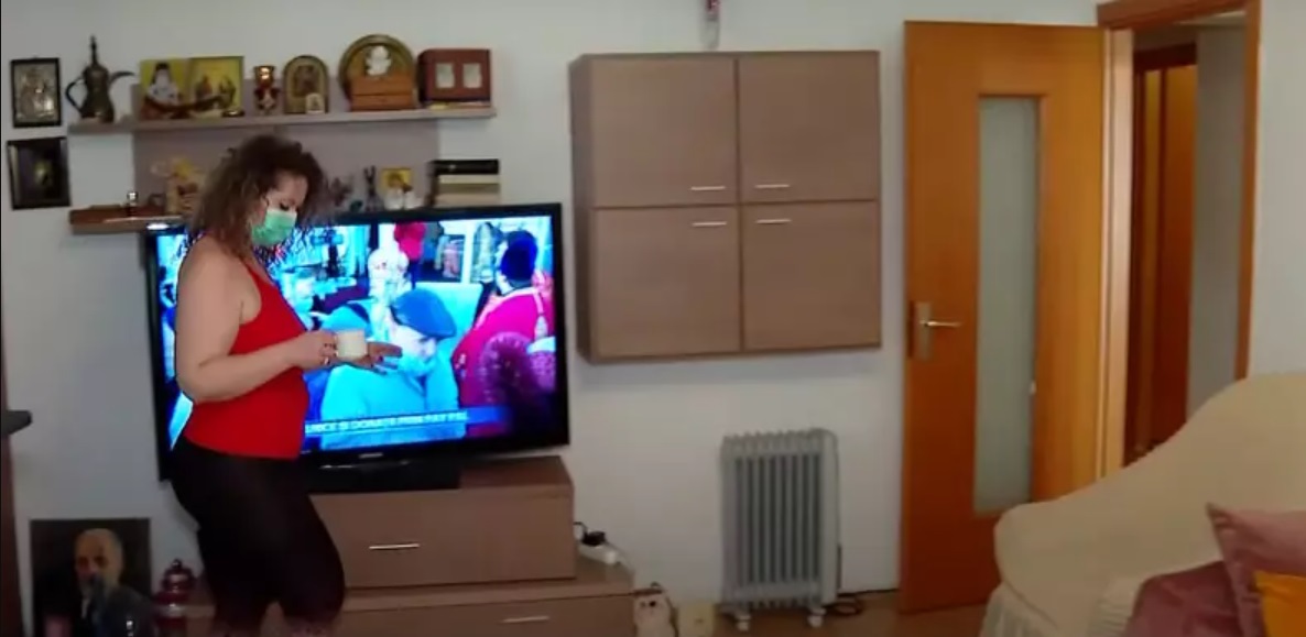 Imagini cu apartamentul în care locuiește Viorel Lis cu soția Oana. Ea a fost nevoită să vândă lucruri din casă pentru a face rost de bani