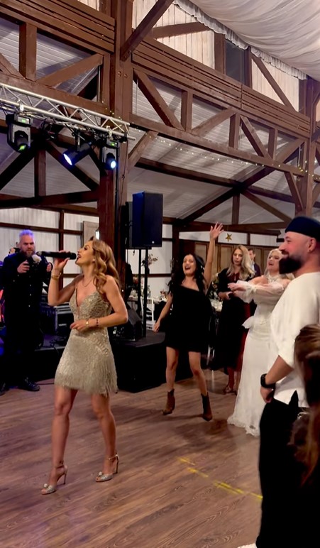 Cum a apărut Anamaria Ferentz la nunta fratelui său. Iubitul american a însoțit-o și a asistat la show