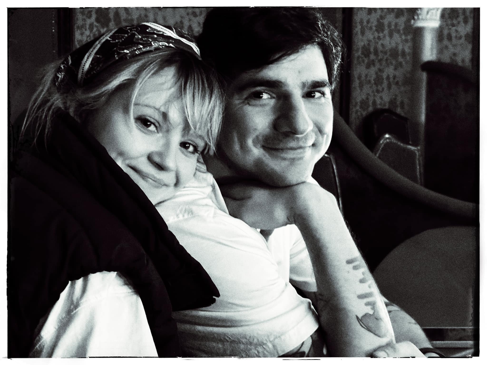 Alex Bogdan s-a căsătorit cu Cătălina Mihai. Imagini de la evenimentul unde Mihai Dragomir, Dorel din „Las Fierbinți”, a fost naș
