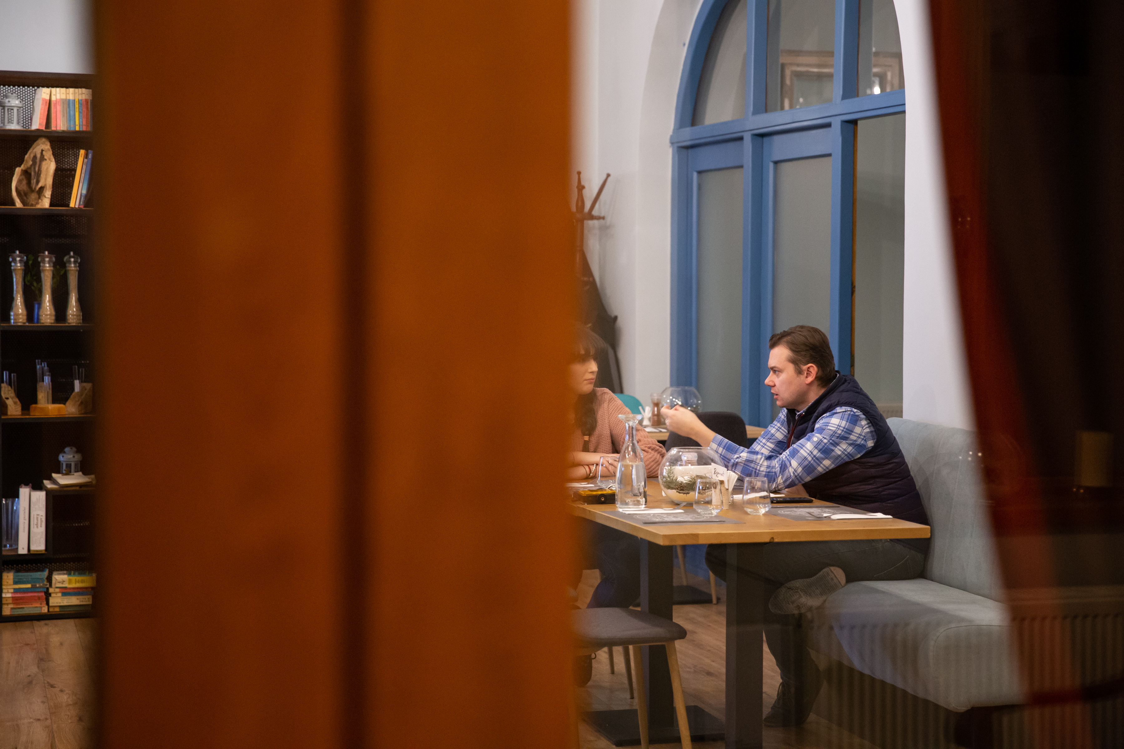 Pariul Mădălinei: primul restaurant din România unde nimic nu se aruncă, totul se transformă. Ce gust au chipsurile din zaț de cafea și piureul din coji de mere?
