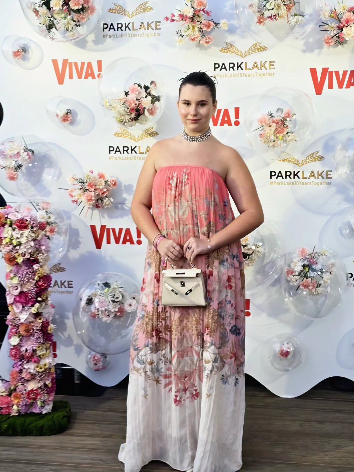 Oana Roman, replică pentru cei care i-au criticat fiica: „Se îmbracă fix cum vrea ea”. Cum a apărut Isabela la VIVA! Influencers Party