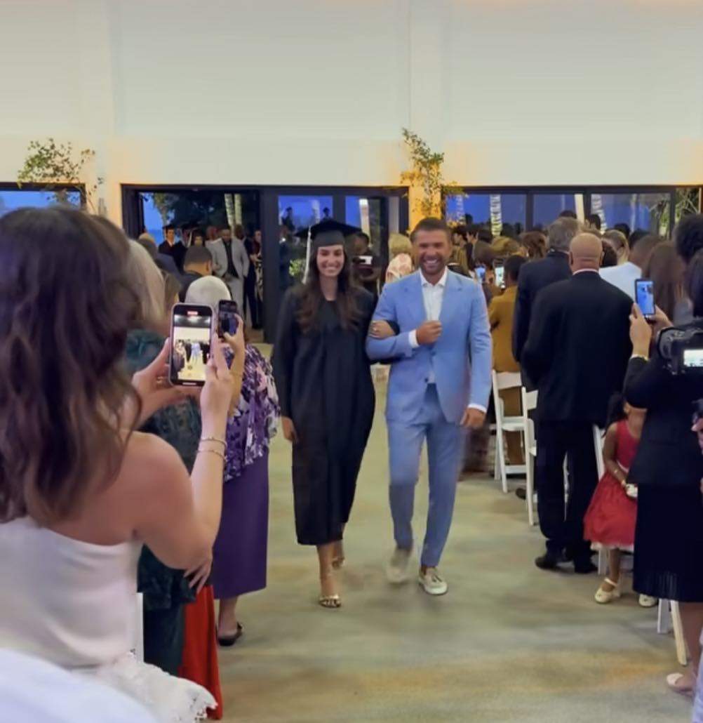 Adriana, fata cea mare a lui Adrian Mutu, a absolvit liceul. Cum a apărut tânăra la brațul fostului fotbalist. „Ridică-te, ține capul sus”