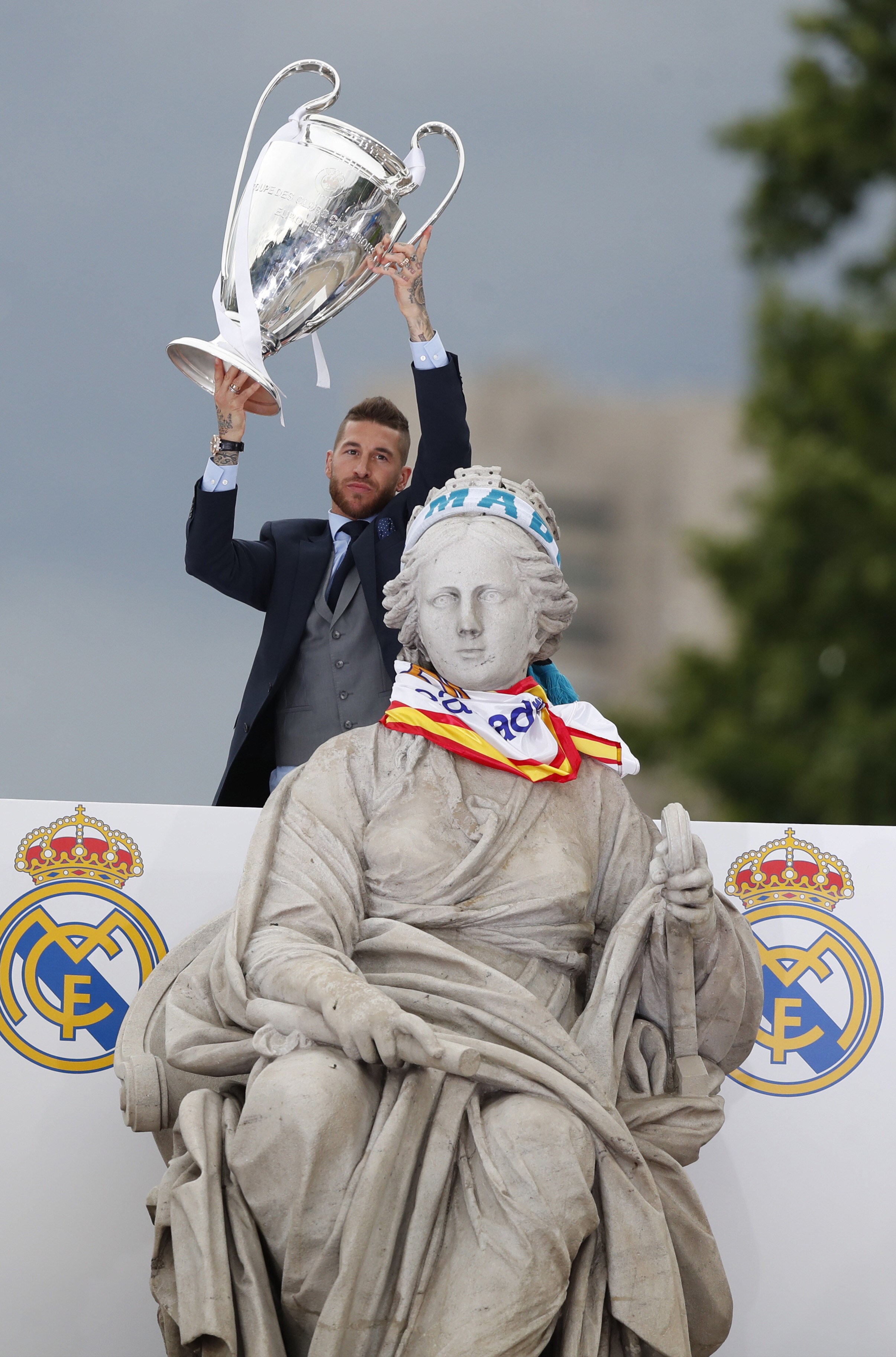 Nebunie la Madrid la întoarcerea campionilor de la Real. Ce le-a transmis Ronaldo fanilor | VIDEO&FOTO