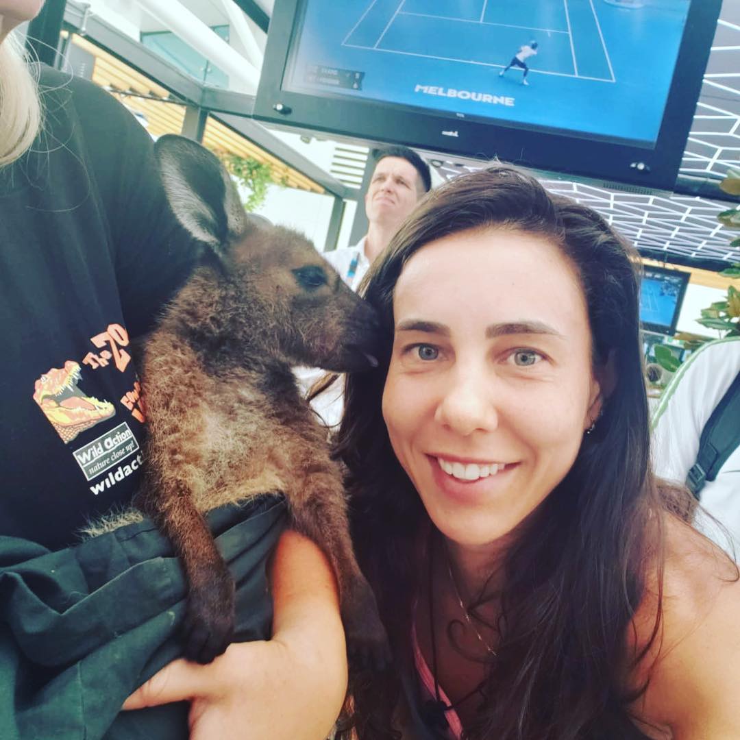 Monica Niculescu, Irina Bara şi Mihaela Buzărnescu s-au jucat cu un șarpe uriaș la Melbourne | GALERIE FOTO