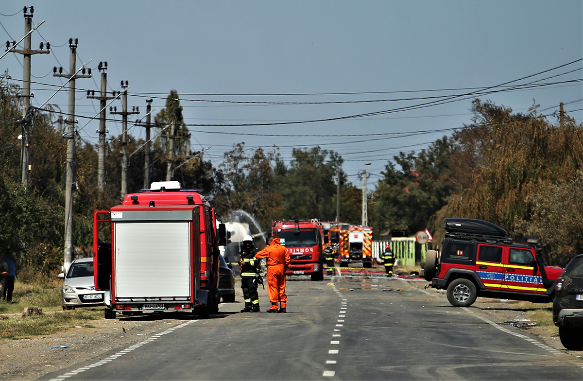 FOTOREPORTAJ. Crevedia, viața de după tragedie. „Am dormit în parc. Noaptea asta dorm în casă la mine, ce-o fi o fi”