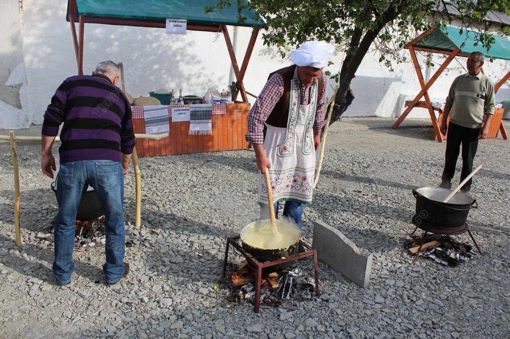 Ministrul Culturii, Ionuț Vulpescu, a participat la „Festivalul Balmoșului” de la Bistrița