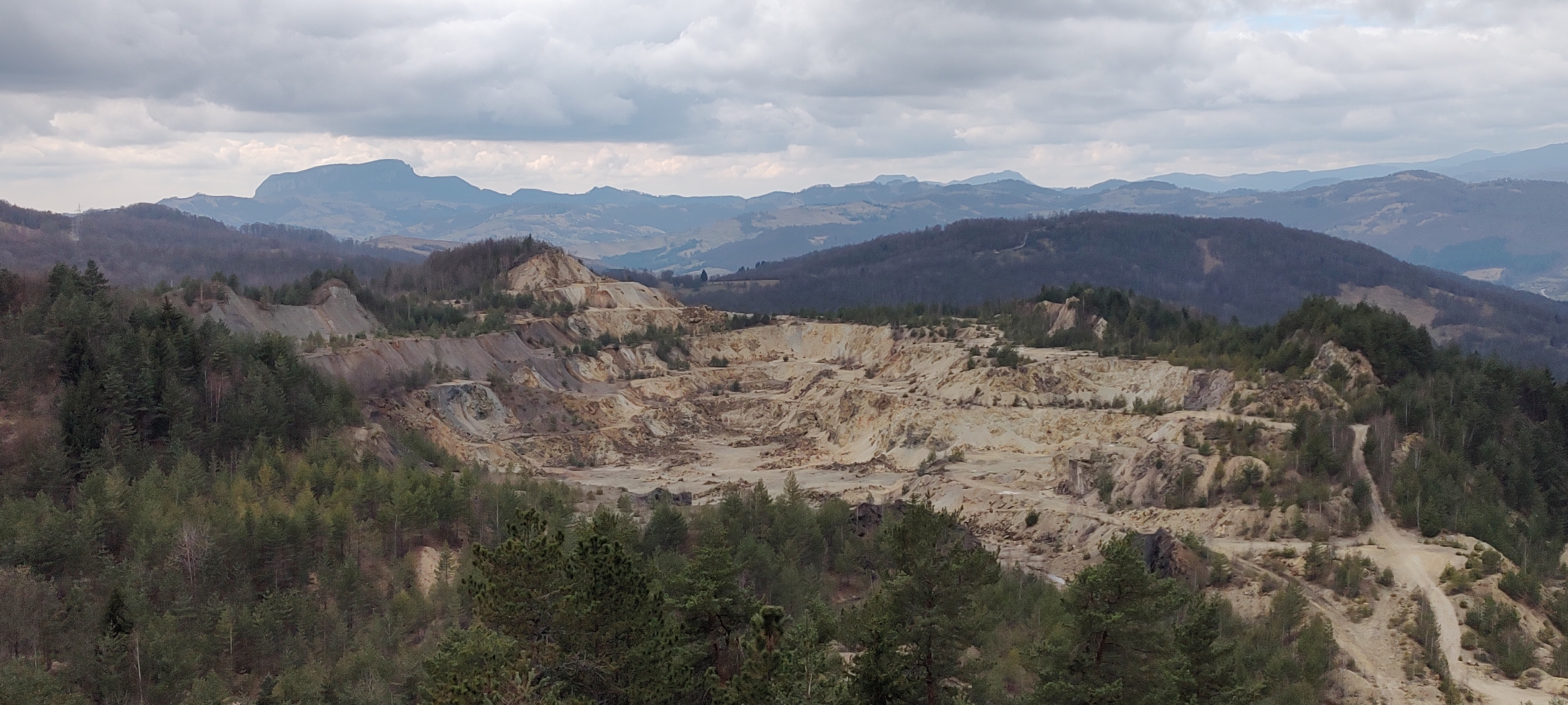 Bătălia pentru aurul de la Roșia Montană. Statul român răspunde acuzațiilor lui Gabriel Resources, care solicită anularea deciziei prin care a pierdut dreptul de exploatare