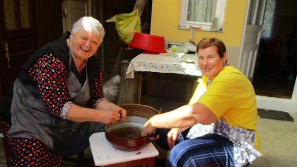 O să fie țuică din belșug. Livezile sunt pline de prune