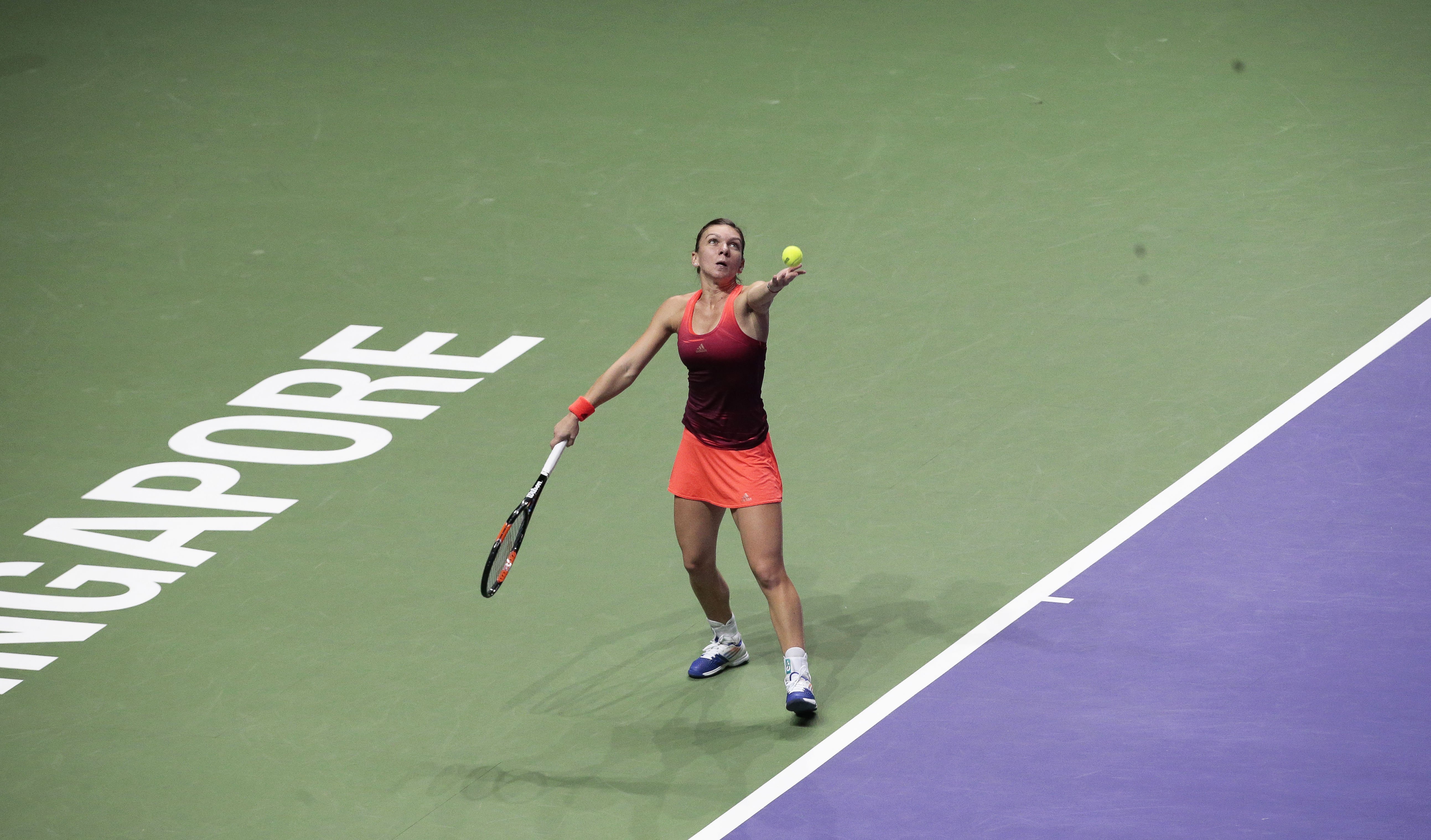 TURNEUL CAMPIOANELOR. Simona Halep, învinsă a șasea oară (din 6!) de Maria Șarapova! Pe româncă n-a ajutat-o nici măcar antrenorul Darren Cahill! Ar fi putut fi a 50-a victorie pentru numărul 2 WTA în 2015! Partida din Grupa Roșie a avut schimburi spectaculoase, în mare viteză! Calificarea în semifinale, în pericol! BLOG&VIDEO&FOTO