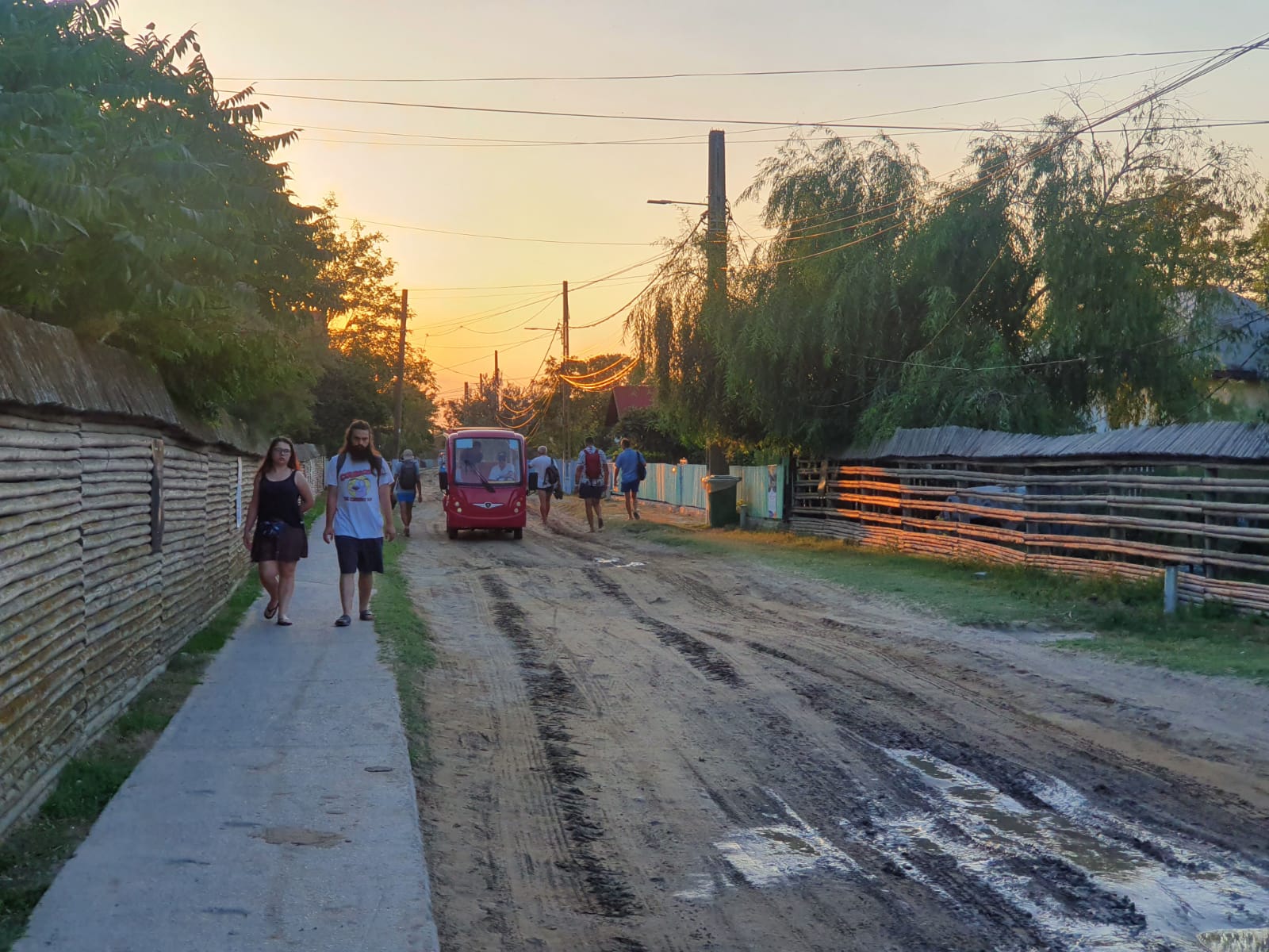 Corespondență de la Festivalul ANONIMUL. Un film a stârnit atât de mult interes, încât unii spectatori au rămas pe afară. Ce urmează în weekend