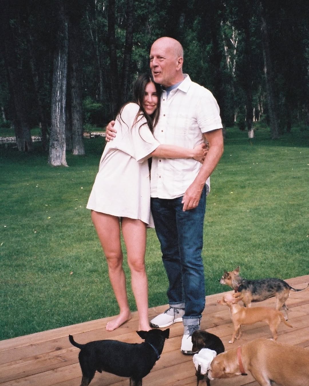 Noi imagini emoționante cu Bruce Willis: Cum arată la 70 de ani actorul diagnosticat cu demență. Demi Moore, gest superb