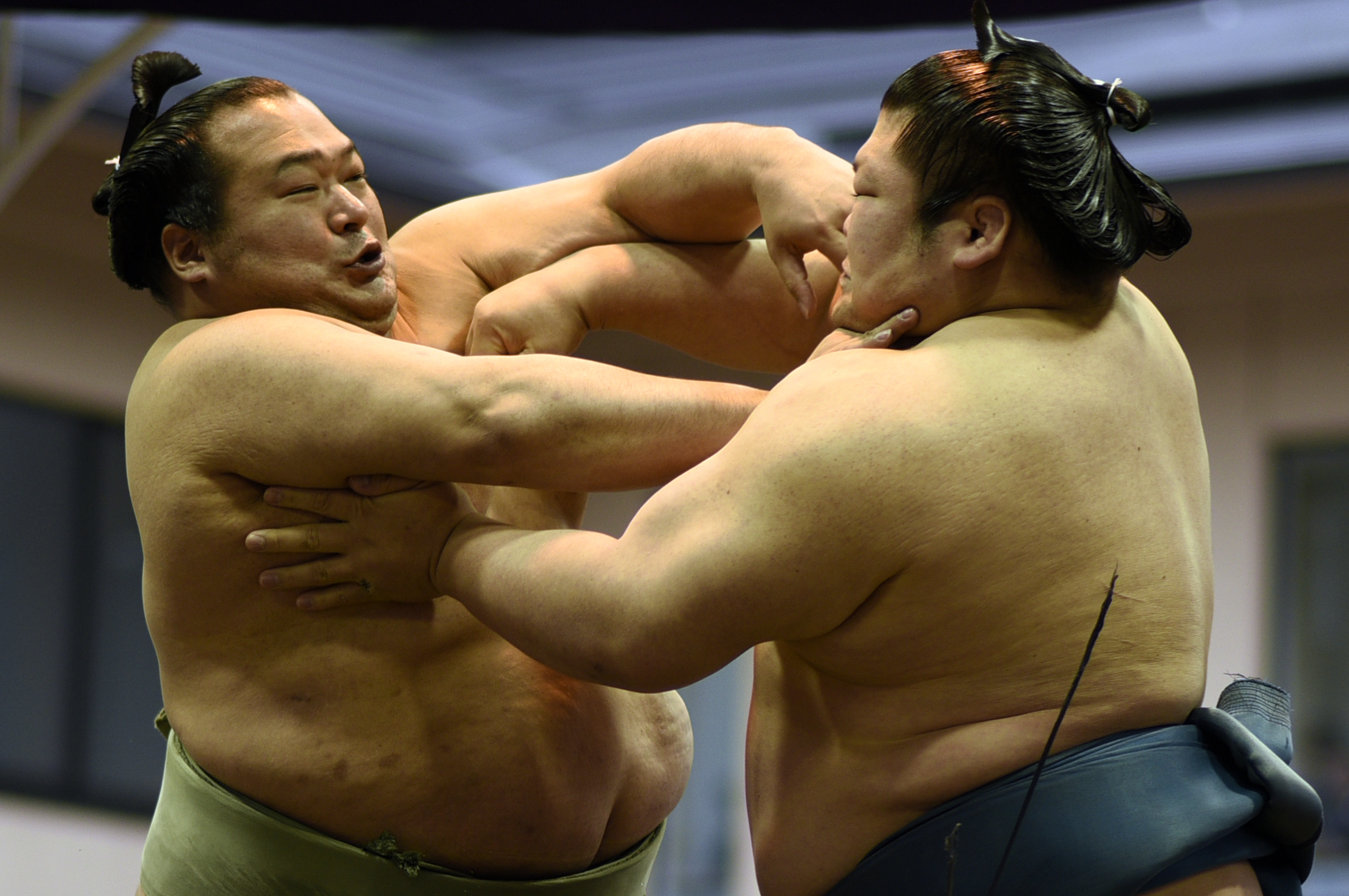Luptătorii de sumo s-au dat în spectacol gratuit la Tokyo / FOTO