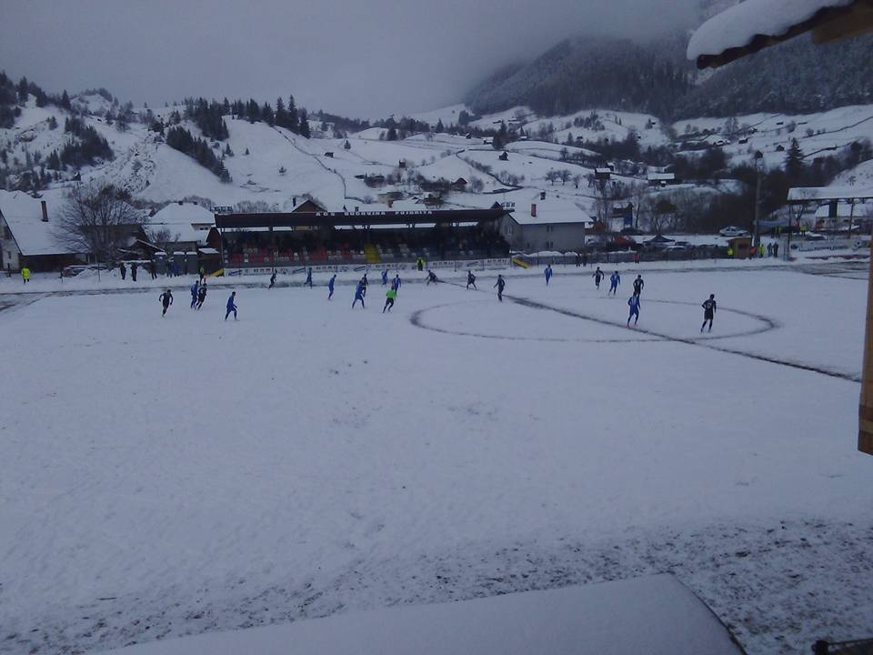 Liga 2. Mai moare o echipă din eșalonul secund? Primarul din Pojorâta, controlat de DNA! S-a jucat pe zăpadă în Suceava. FC Brașov a făcut iarăși scor, după 11-2 cu Metalul Reșița! LIVESCORE