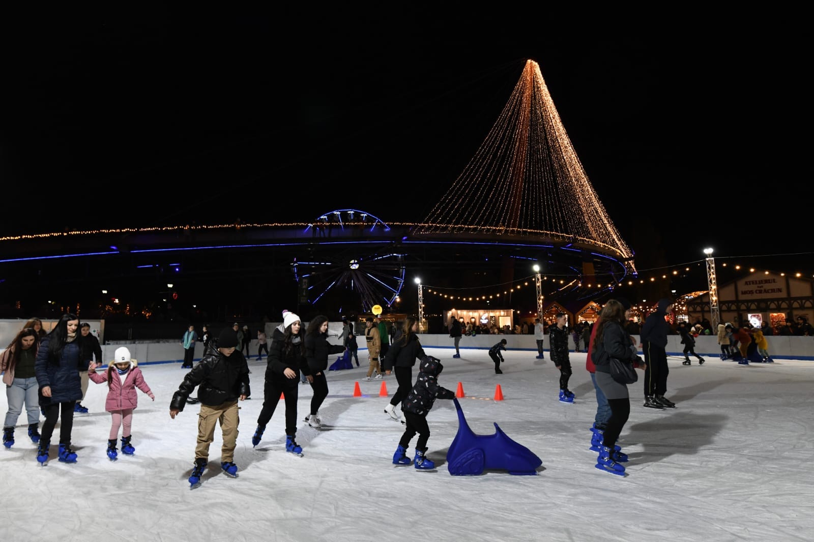 FOTO. A treia ediție a „West Side Christmas Market” e în plină desfășurare. Care sunt principalele atracții ale târgului din Parcul Drumul Taberei