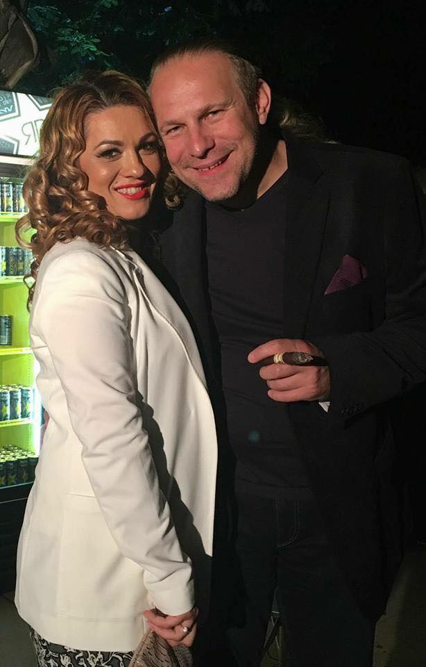 Vali Crăciunescu se însoară. Cât de bine poate să arate cea care l-a convins să renunțe la burlăcie | FOTO