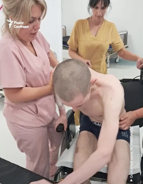 Primele cuvinte ale soldatului ucrainean care tăcea de un an și nu vorbise cu mama lui nici măcar după eliberare: „De ce?”