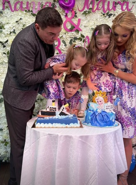 Valentina Pelinel și gemenele ei, ținute de mii de euro la petrecerea aniversară a fetițelor. Cât costă rochiile lor