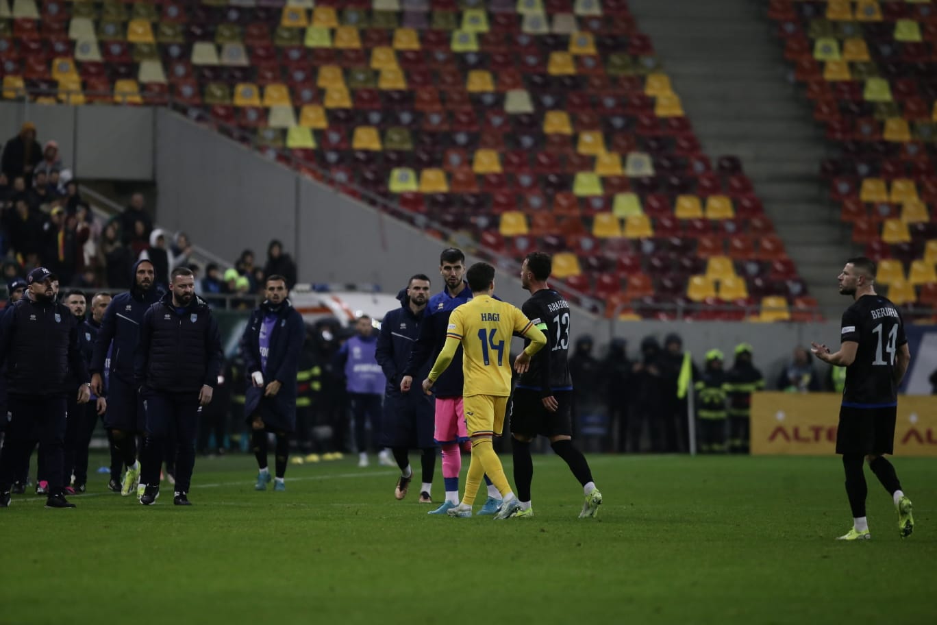 Fotbaliștii din Kosovo n-au mai vrut să joace și au ieșit de pe teren cu un minut înainte să se termine meciul cu România. Partida, abandonată după o oră