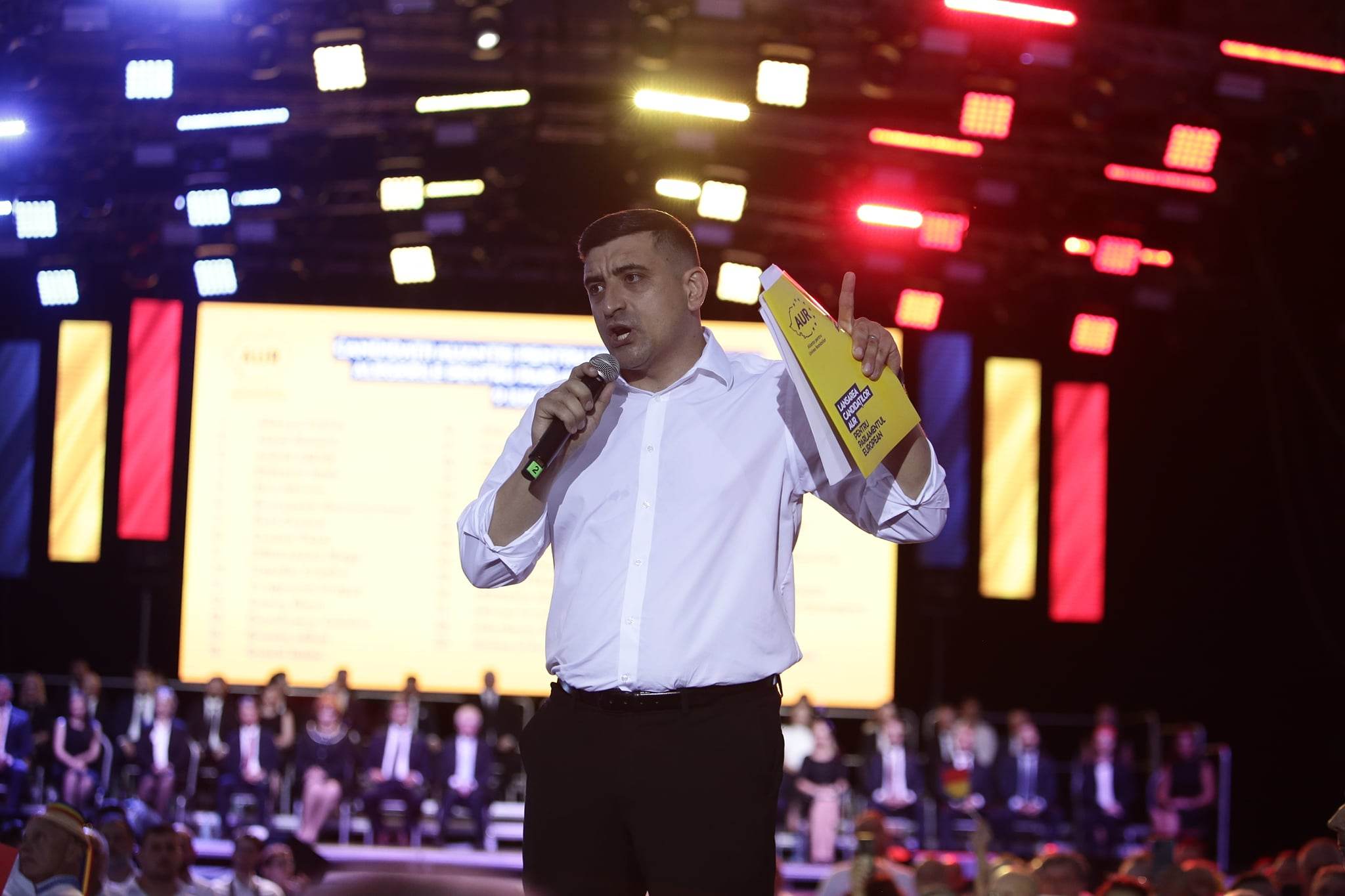AUR și-a lansat candidații la europarlamentare în fața a mii de susținători. Simion: Dacă Viktor Orban își face temele, s-ar putea să-l vrem în proiectul nostru european