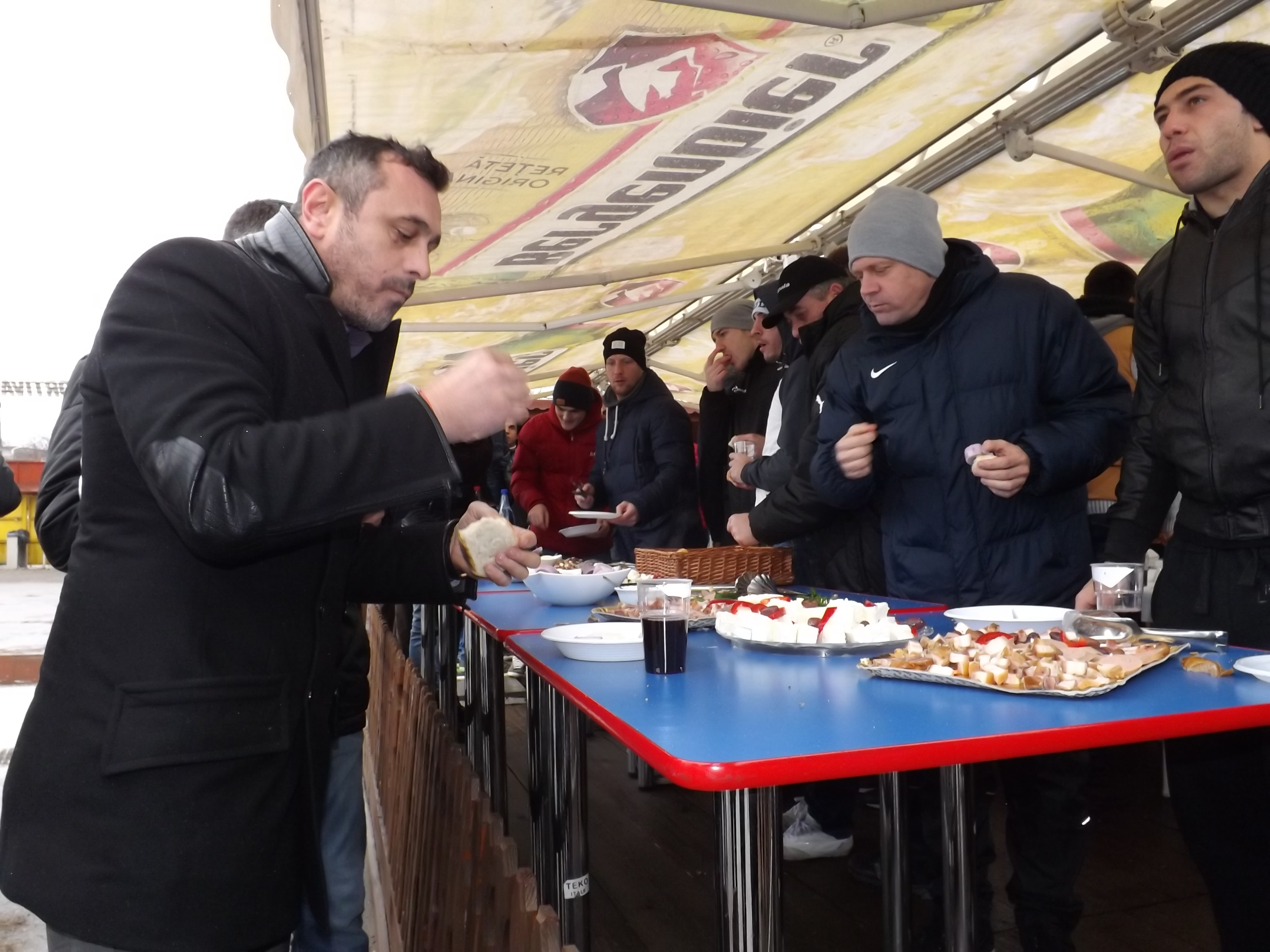 Oțelarii au tăiat porcul, dar cu atenție la siluetă! Selymes dă amenzi de 500 euro pe kilogram în plus