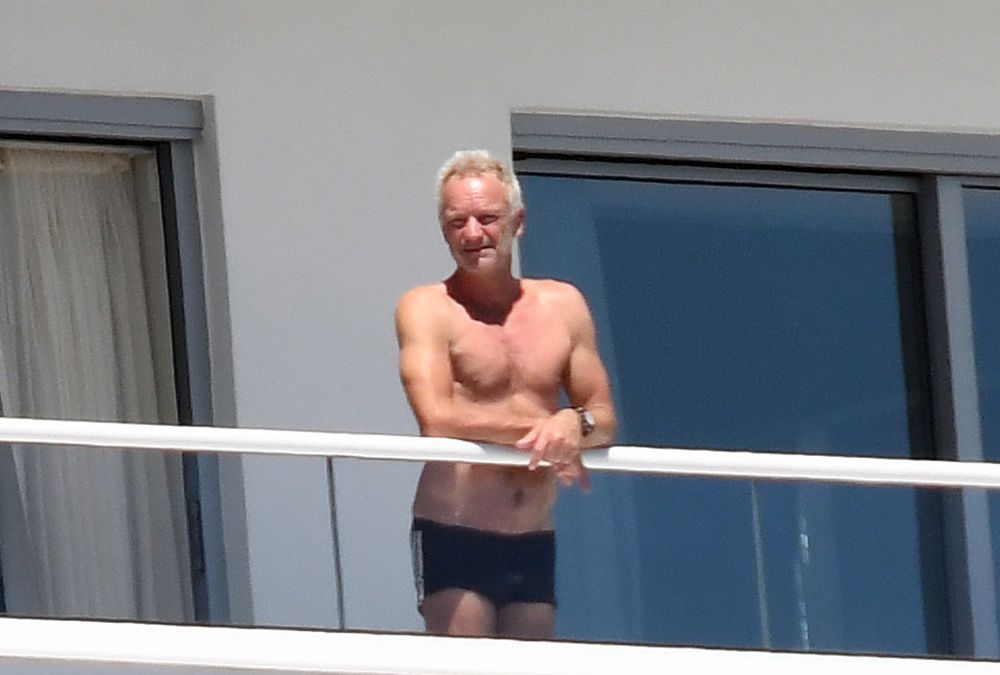Sting arată senzațional la 66 de ani. Și-a etalat corpul plin de mușchi la balcon |FOTO